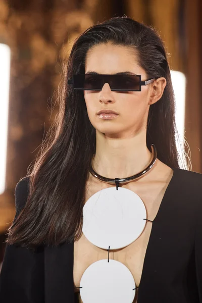 Look 15